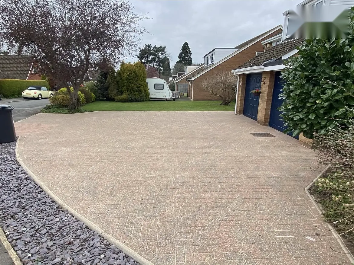 Exterior cleaning by Geyserclean serving Oxfordshire