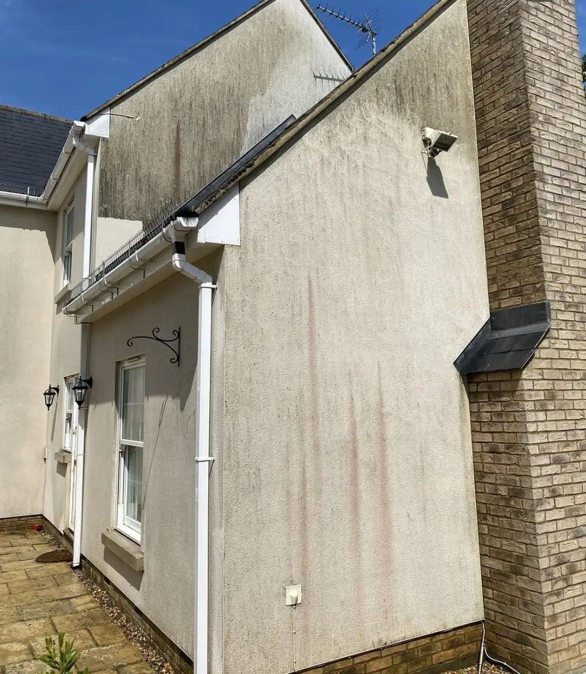 Render cleaning by Geyserclean in Milton Keynes, before treatment